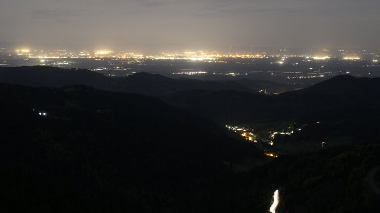 Dieses Bild zeigt eine Webcam-Aufnahme vom Achertal, aufgenommen am Mittwoch, den 29.04.2026 um 02:00 Uhr. Die Temperatur betrug 8.3°C.