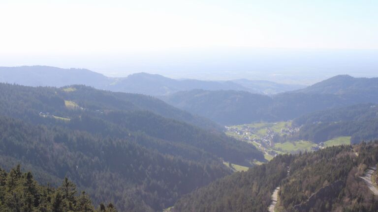 Dieses Bild zeigt eine Webcam-Aufnahme vom Achertal, aufgenommen am Mittwoch, den 08.04.2026 um 17:30 Uhr. Die Temperatur betrug 17.9°C.