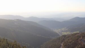 Dieses Bild zeigt eine Webcam-Aufnahme vom Achertal, aufgenommen am Montag, den 02.03.2026 um 17:10 Uhr. Die Temperatur betrug 9.9°C.