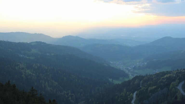 Dieses Bild zeigt eine Webcam-Aufnahme vom Achertal, aufgenommen am Dienstag, den 21.04.2026 um 20:00 Uhr. Die Temperatur betrug 3.1°C.