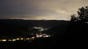 Dieses Bild zeigt eine Webcam-Aufnahme vom Achertal, aufgenommen am Freitag, den 21.08.2026 um 05:00 Uhr. Die Temperatur betrug 15.8°C.