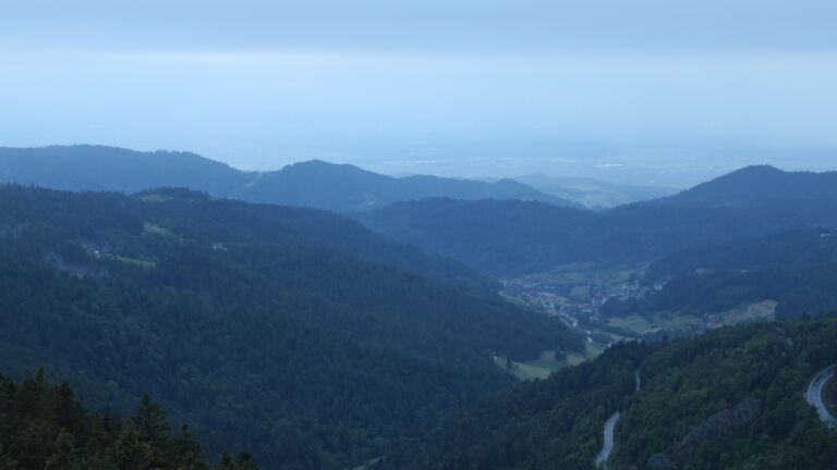 Dieses Bild zeigt eine Webcam-Aufnahme vom Achertal, aufgenommen am Sonntag, den 25.05.2025 um 05:40 Uhr. Die Temperatur betrug 7.2°C.