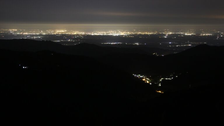 Dieses Bild zeigt eine Webcam-Aufnahme vom Achertal, aufgenommen am Sonntag, den 19.10.2025 um 05:30 Uhr. Die Temperatur betrug 7.8°C.