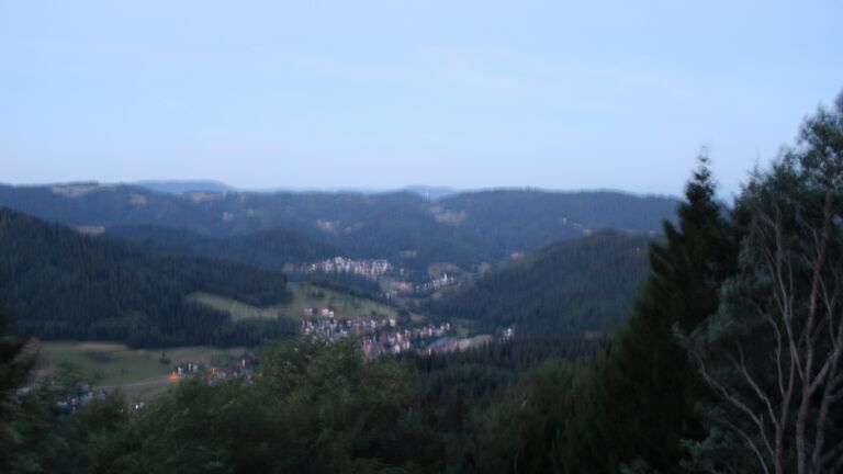 Dieses Bild zeigt eine Webcam-Aufnahme vom Achertal, aufgenommen am Montag, den 13.07.2026 um 05:10 Uhr. Die Temperatur betrug 21°C.