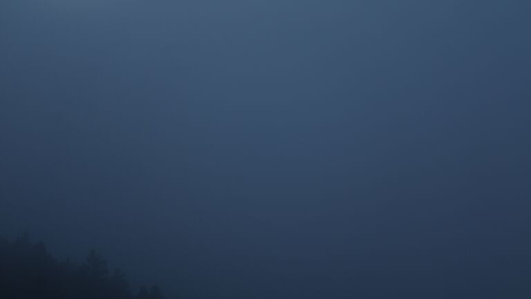 Dieses Bild zeigt eine Webcam-Aufnahme vom Achertal, aufgenommen am Sonntag, den 26.10.2025 um 18:00 Uhr. Die Temperatur betrug 0.8°C.