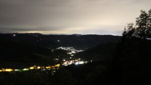 Dieses Bild zeigt eine Webcam-Aufnahme vom Achertal, aufgenommen am Freitag, den 23.10.2026 um 06:00 Uhr. Die Temperatur betrug 9.4°C.