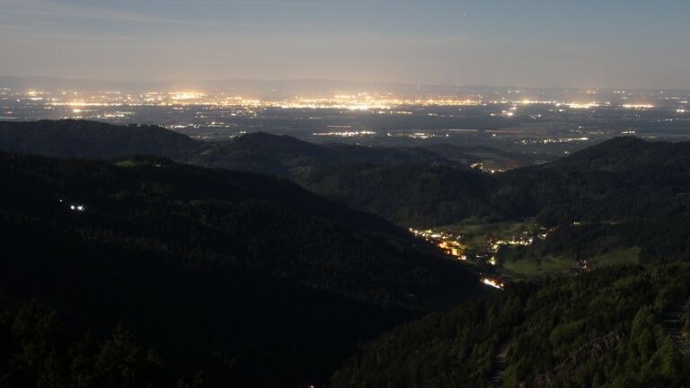 Dieses Bild zeigt eine Webcam-Aufnahme vom Achertal, aufgenommen am Samstag, den 02.05.2026 um 01:30 Uhr. Die Temperatur betrug 11.6°C.
