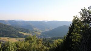Dieses Bild zeigt eine Webcam-Aufnahme vom Achertal, aufgenommen am Dienstag, den 11.08.2026 um 19:30 Uhr. Die Temperatur betrug 27°C.