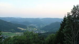 Dieses Bild zeigt eine Webcam-Aufnahme vom Achertal, aufgenommen am Donnerstag, den 25.06.2026 um 21:20 Uhr. Die Temperatur betrug 29°C.