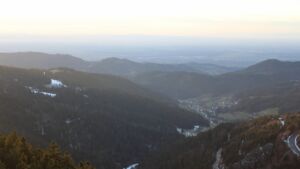 Dieses Bild zeigt eine Webcam-Aufnahme vom Achertal, aufgenommen am Donnerstag, den 15.01.2026 um 16:40 Uhr. Die Temperatur betrug 5.8°C.