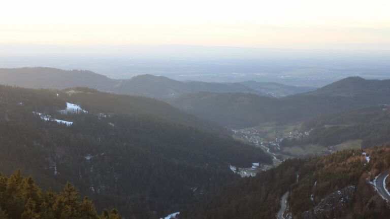 Dieses Bild zeigt eine Webcam-Aufnahme vom Achertal, aufgenommen am Donnerstag, den 15.01.2026 um 16:40 Uhr. Die Temperatur betrug 5.8°C.