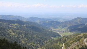 Dieses Bild zeigt eine Webcam-Aufnahme vom Achertal, aufgenommen am Montag, den 20.04.2026 um 13:20 Uhr. Die Temperatur betrug 8.1°C.