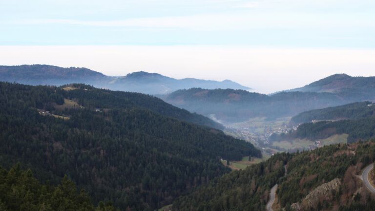 Dieses Bild zeigt eine Webcam-Aufnahme vom Achertal, aufgenommen am Dienstag, den 16.12.2025 um 09:30 Uhr. Die Temperatur betrug 10.2°C.