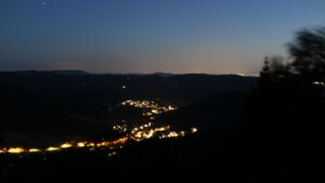 Dieses Bild zeigt eine Webcam-Aufnahme vom Achertal, aufgenommen am Freitag, den 07.08.2026 um 22:10 Uhr. Die Temperatur betrug 19.1°C.