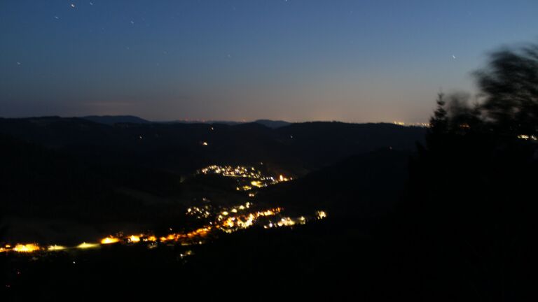 Dieses Bild zeigt eine Webcam-Aufnahme vom Achertal, aufgenommen am Freitag, den 07.08.2026 um 22:10 Uhr. Die Temperatur betrug 19.1°C.