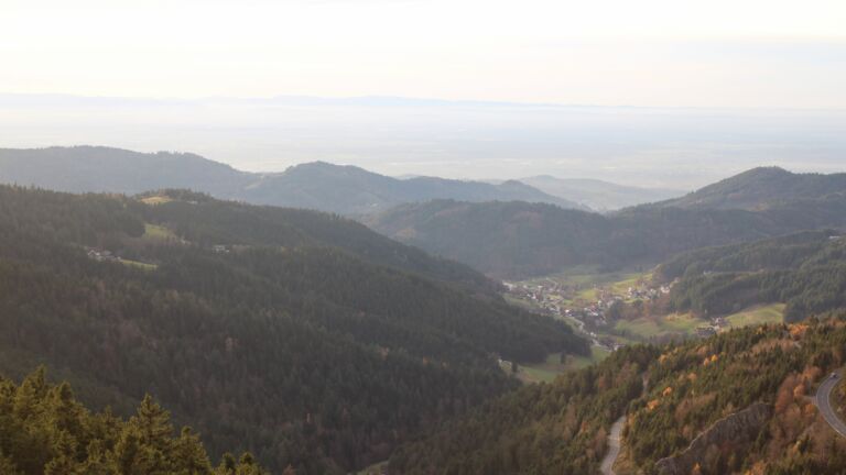 Dieses Bild zeigt eine Webcam-Aufnahme vom Achertal, aufgenommen am Mittwoch, den 12.11.2025 um 16:10 Uhr. Die Temperatur betrug 12.2°C.