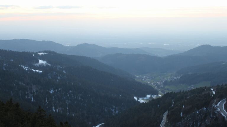 Dieses Bild zeigt eine Webcam-Aufnahme vom Achertal, aufgenommen am Donnerstag, den 02.04.2026 um 20:10 Uhr. Die Temperatur betrug 5.4°C.