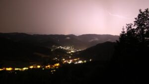 Dieses Bild zeigt eine Webcam-Aufnahme vom Achertal, aufgenommen am Samstag, den 20.06.2026 um 00:30 Uhr. Die Temperatur betrug 18.9°C.