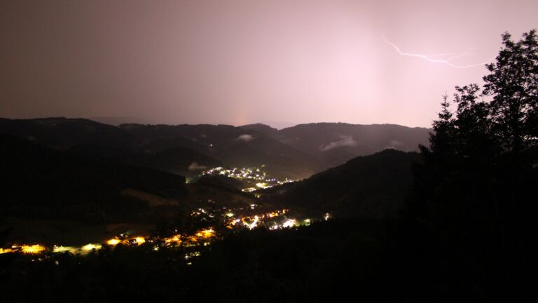Dieses Bild zeigt eine Webcam-Aufnahme vom Achertal, aufgenommen am Samstag, den 20.06.2026 um 00:30 Uhr. Die Temperatur betrug 18.9°C.