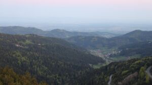 Dieses Bild zeigt eine Webcam-Aufnahme vom Achertal, aufgenommen am Sonntag, den 26.04.2026 um 06:10 Uhr. Die Temperatur betrug 8.4°C.