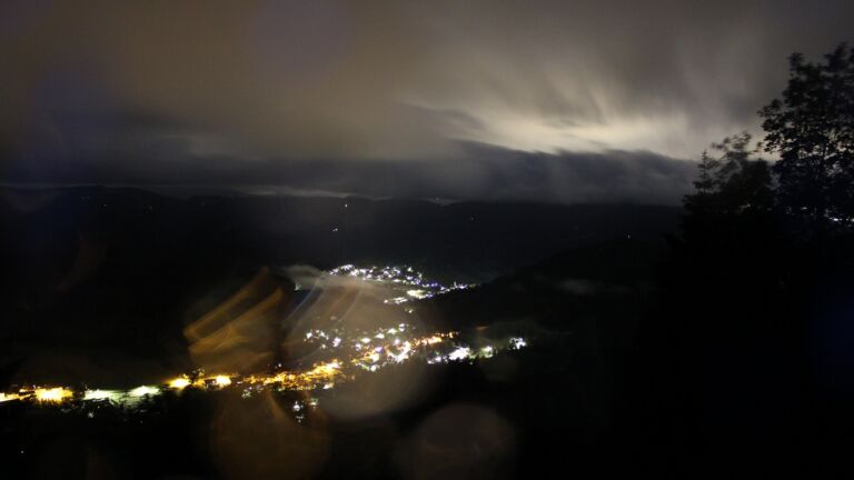 Dieses Bild zeigt eine Webcam-Aufnahme vom Achertal, aufgenommen am Dienstag, den 02.06.2026 um 23:40 Uhr. Die Temperatur betrug 11.4°C.