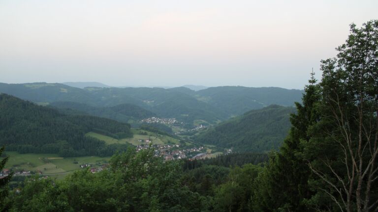 Dieses Bild zeigt eine Webcam-Aufnahme vom Achertal, aufgenommen am Montag, den 25.05.2026 um 05:30 Uhr. Die Temperatur betrug 19.8°C.