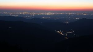 Dieses Bild zeigt eine Webcam-Aufnahme vom Achertal, aufgenommen am Mittwoch, den 04.03.2026 um 19:10 Uhr. Die Temperatur betrug 6.4°C.