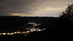 Dieses Bild zeigt eine Webcam-Aufnahme vom Achertal, aufgenommen am Mittwoch, den 10.06.2026 um 23:40 Uhr. Die Temperatur betrug 8.9°C.
