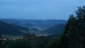 Dieses Bild zeigt eine Webcam-Aufnahme vom Achertal, aufgenommen am Samstag, den 01.08.2026 um 05:20 Uhr. Die Temperatur betrug 16.6°C.