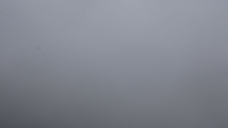 Dieses Bild zeigt eine Webcam-Aufnahme vom Achertal, aufgenommen am Sonntag, den 26.10.2025 um 12:30 Uhr. Die Temperatur betrug 0.6°C.