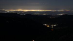 Dieses Bild zeigt eine Webcam-Aufnahme vom Achertal, aufgenommen am Sonntag, den 08.02.2026 um 03:00 Uhr. Die Temperatur betrug 3.6°C.