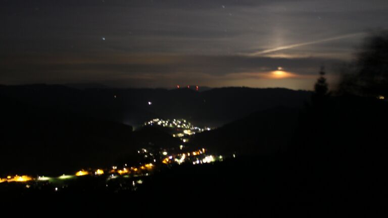 Dieses Bild zeigt eine Webcam-Aufnahme vom Achertal, aufgenommen am Dienstag, den 20.10.2026 um 00:30 Uhr. Die Temperatur betrug 9.1°C.