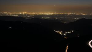 Dieses Bild zeigt eine Webcam-Aufnahme vom Achertal, aufgenommen am Freitag, den 20.03.2026 um 20:00 Uhr. Die Temperatur betrug 5.5°C.