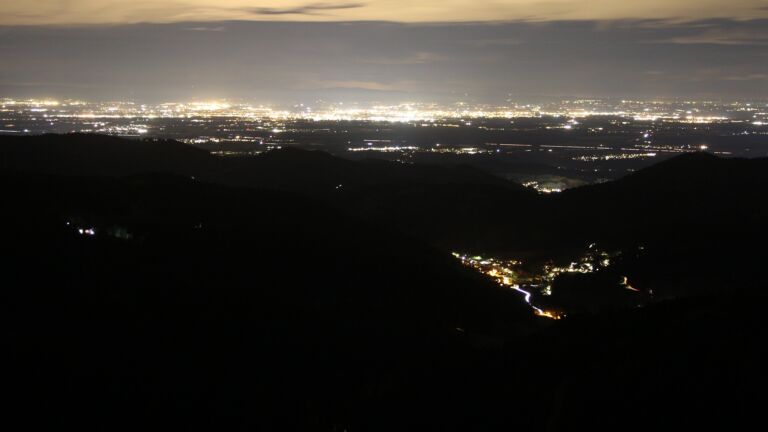 Dieses Bild zeigt eine Webcam-Aufnahme vom Achertal, aufgenommen am Montag, den 20.10.2025 um 20:30 Uhr. Die Temperatur betrug 9.1°C.