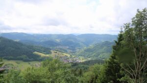 Dieses Bild zeigt eine Webcam-Aufnahme vom Achertal, aufgenommen am Dienstag, den 09.06.2026 um 13:20 Uhr. Die Temperatur betrug 12.5°C.