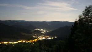 Dieses Bild zeigt eine Webcam-Aufnahme vom Achertal, aufgenommen am Samstag, den 23.05.2026 um 23:00 Uhr. Die Temperatur betrug 20.9°C.