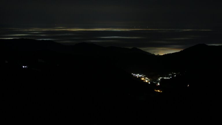 Dieses Bild zeigt eine Webcam-Aufnahme vom Achertal, aufgenommen am Mittwoch, den 21.01.2026 um 03:50 Uhr. Die Temperatur betrug 6.3°C.