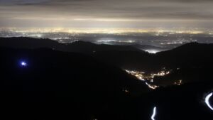 Dieses Bild zeigt eine Webcam-Aufnahme vom Achertal, aufgenommen am Mittwoch, den 17.12.2025 um 18:10 Uhr. Die Temperatur betrug 6.1°C.