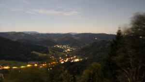 Dieses Bild zeigt eine Webcam-Aufnahme vom Achertal, aufgenommen am Sonntag, den 27.09.2026 um 02:00 Uhr. Die Temperatur betrug 20.1°C.