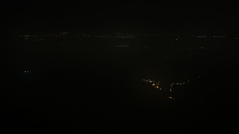 Dieses Bild zeigt eine Webcam-Aufnahme vom Achertal, aufgenommen am Mittwoch, den 06.05.2026 um 02:30 Uhr. Die Temperatur betrug 7.6°C.