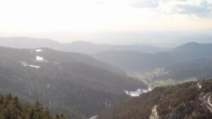 Dieses Bild zeigt eine Webcam-Aufnahme vom Achertal, aufgenommen am Mittwoch, den 01.04.2026 um 18:30 Uhr. Die Temperatur betrug 3.1°C.