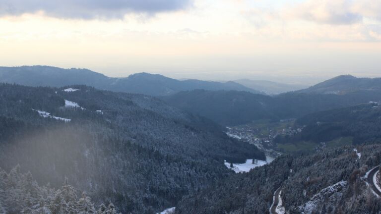 Dieses Bild zeigt eine Webcam-Aufnahme vom Achertal, aufgenommen am Freitag, den 21.11.2025 um 15:50 Uhr. Die Temperatur betrug -5.9°C.