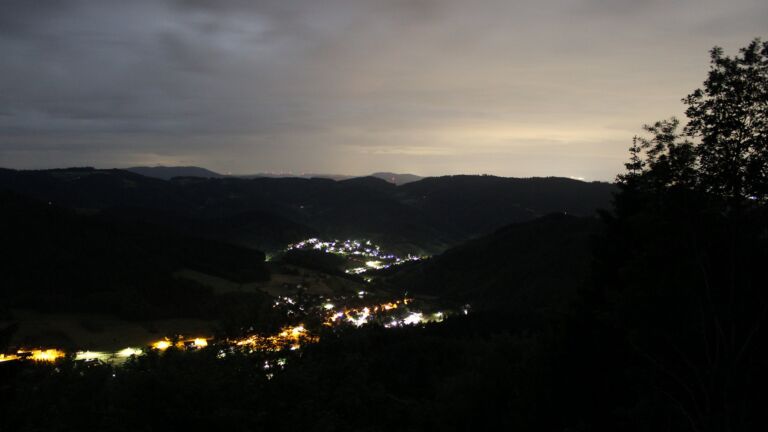 Dieses Bild zeigt eine Webcam-Aufnahme vom Achertal, aufgenommen am Montag, den 01.06.2026 um 02:40 Uhr. Die Temperatur betrug 12.7°C.