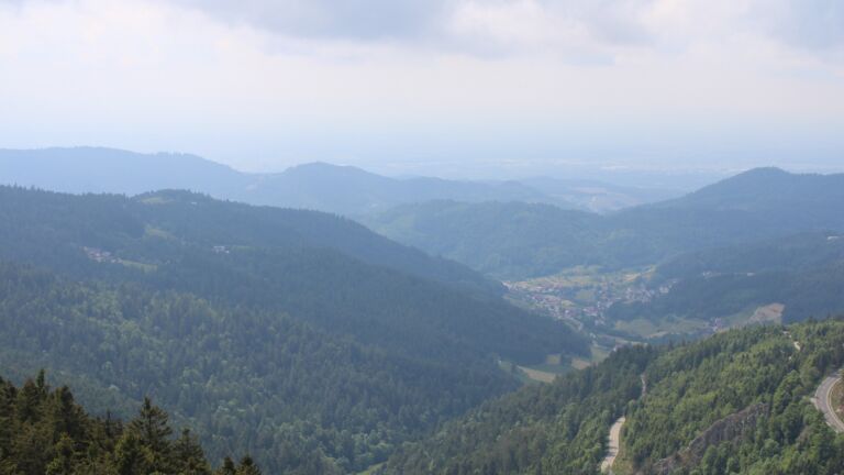 Dieses Bild zeigt eine Webcam-Aufnahme vom Achertal, aufgenommen am Mittwoch, den 21.05.2025 um 15:20 Uhr. Die Temperatur betrug 12.5°C.