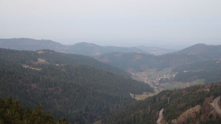 Dieses Bild zeigt eine Webcam-Aufnahme vom Achertal, aufgenommen am Samstag, den 07.03.2026 um 07:30 Uhr. Die Temperatur betrug 9.4°C.