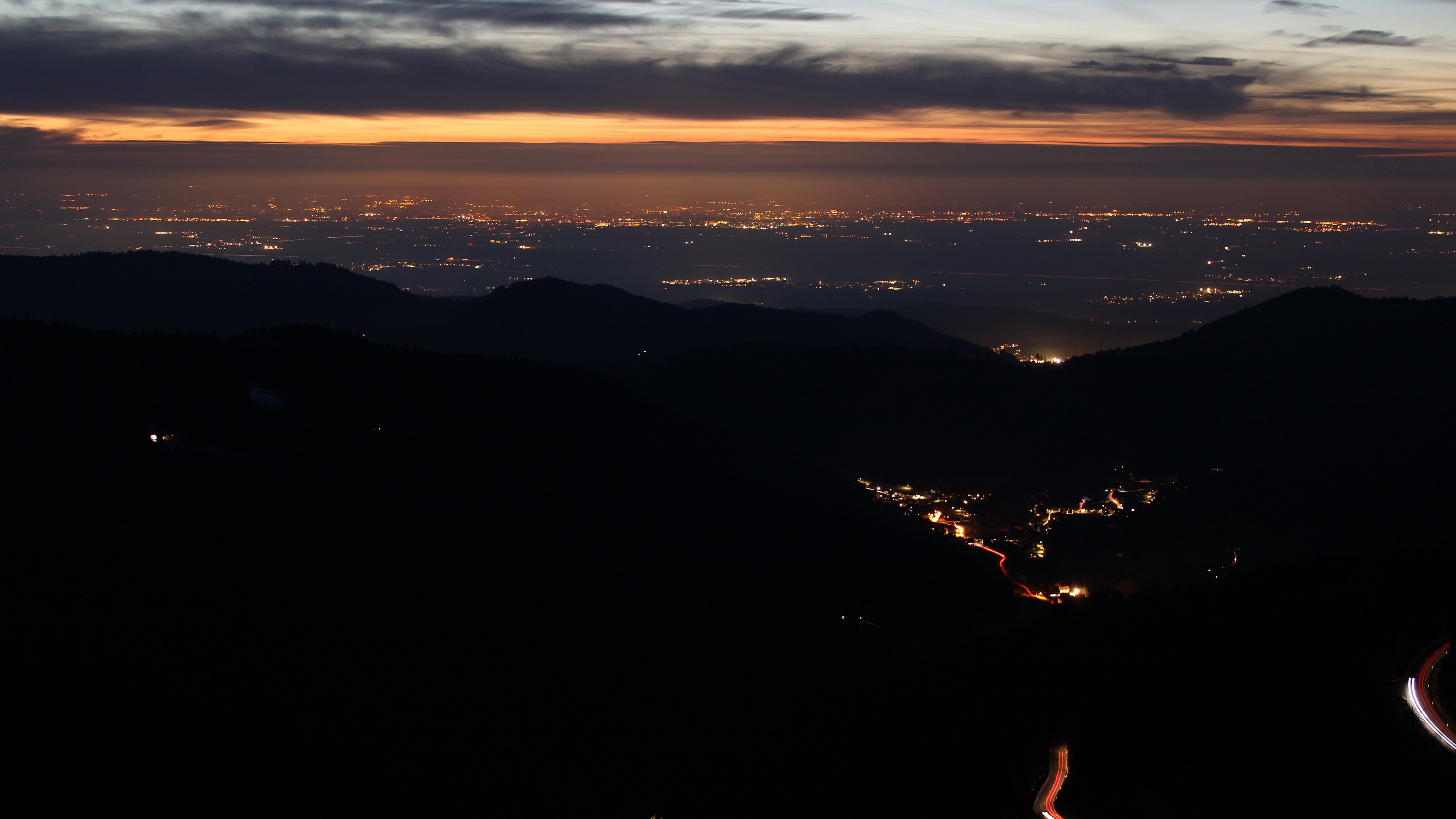 Dieses Bild zeigt eine Webcam-Aufnahme vom Achertal, aufgenommen am Montag, den 09.02.2026 um 18:40 Uhr. Die Temperatur betrug 2.2°C.
