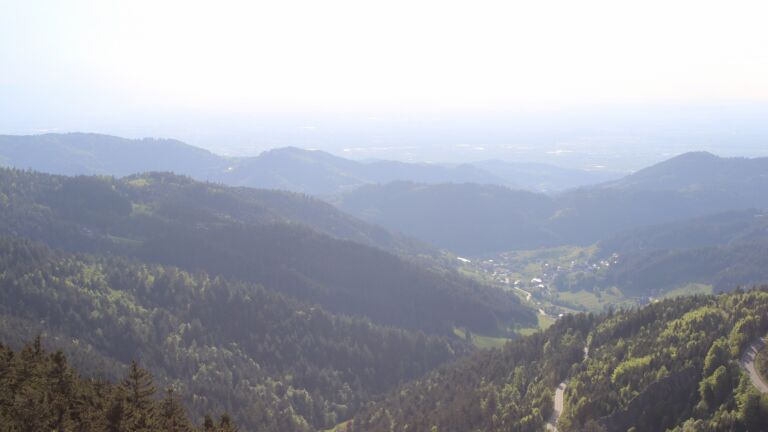 Dieses Bild zeigt eine Webcam-Aufnahme vom Achertal, aufgenommen am Dienstag, den 06.05.2025 um 18:50 Uhr. Die Temperatur betrug 7.2°C.