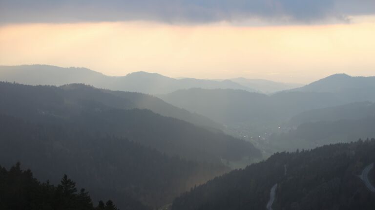 Dieses Bild zeigt eine Webcam-Aufnahme vom Achertal, aufgenommen am Dienstag, den 14.04.2026 um 19:40 Uhr. Die Temperatur betrug 3.4°C.