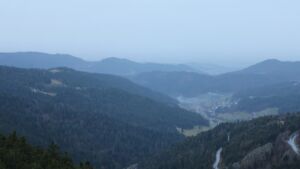 Dieses Bild zeigt eine Webcam-Aufnahme vom Achertal, aufgenommen am Samstag, den 20.12.2025 um 08:30 Uhr. Die Temperatur betrug 4.5°C.