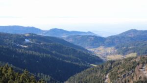 Dieses Bild zeigt eine Webcam-Aufnahme vom Achertal, aufgenommen am Donnerstag, den 05.02.2026 um 14:00 Uhr. Die Temperatur betrug 8.2°C.